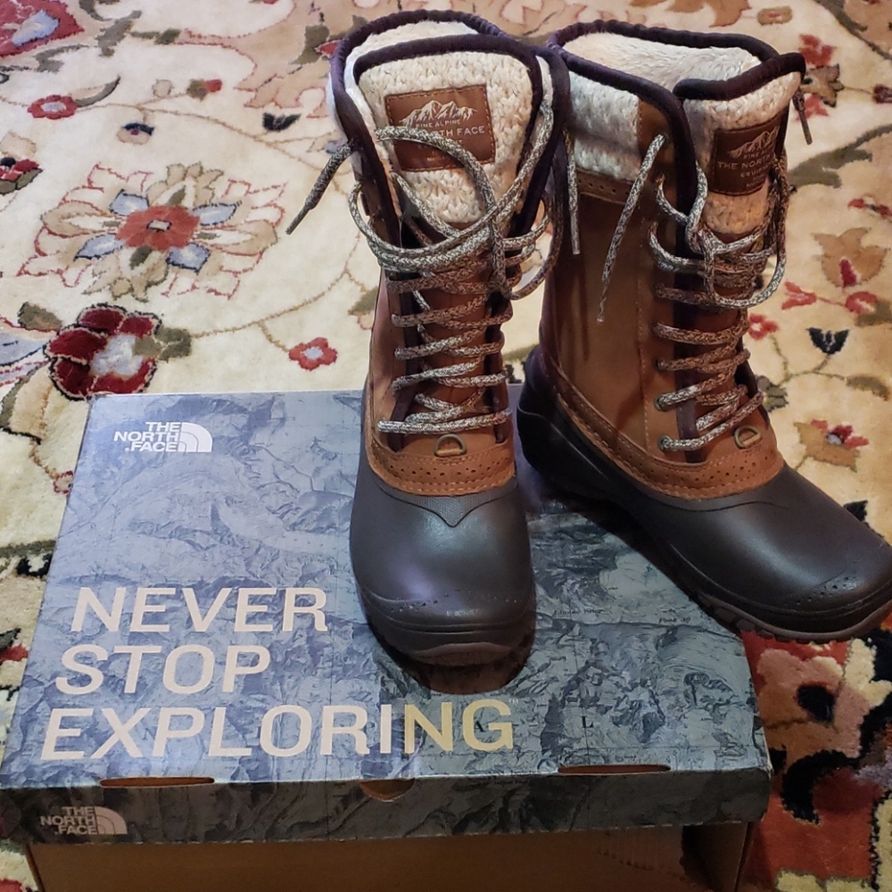 North Face boots NWOT original box